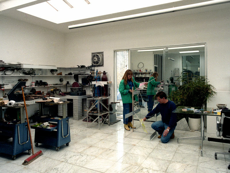 1986-Frans-&-Marja-in-'t-atelier-met-maquette-UALR