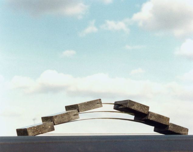 1982 Bridge 3 (in-situ) kleinplastiek hardsteen en staal