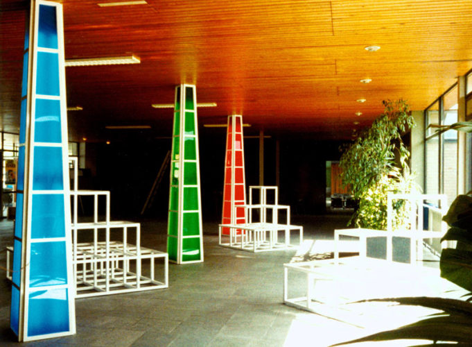 1983  Hilversum  Hogere Technische School lichtobjecten en zitelementen