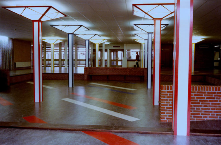 1985  Zwolle  Greijdanus College  licht- en kleurelementen in centrale ruimte
