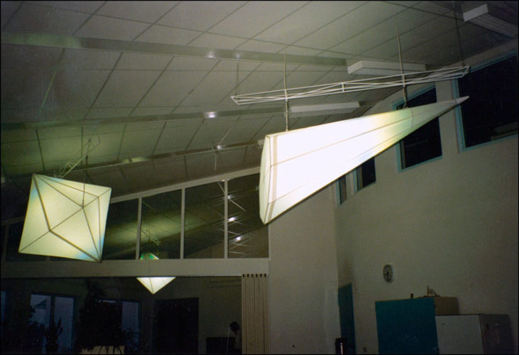 1989  Waddinxveen  Annie M.G. Schmidtschool  lichtsculpturen in de aula