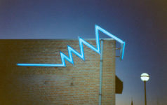 1990  Maartensdijk  gebouw De Vierstee  De Schicht neonlicht sculptuur