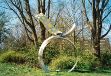 1994  Leidschendam  De Strik roestvrijstaal sculptuur